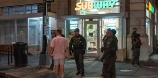 Βίντεο: Άνδρας στην Ουάσινγκτον κατηγορείται για κακούργημα επειδή χτύπησε ομοσπονδιακό πράκτορα με σάντουιτς