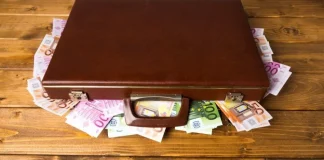 Η “κότα με τα χρυσά αυγά” του ΦΠΑ απογειώνει την ακρίβεια