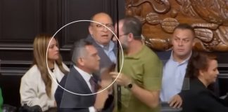 Ξύλο στη Βουλή του Μεξικού: Πιάστηκαν στα χέρια ο πρόεδρος με ηγέτη της αντιπολίτευσης