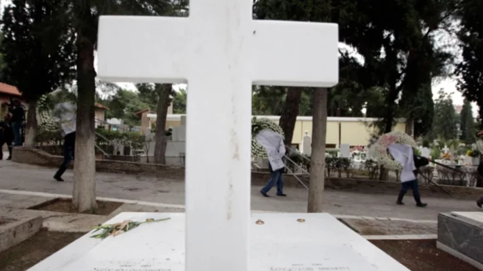 Ταλαιπωρία για οικογένεια στο Ηράκλειο: Άφησαν νεκρό 50χρονο χωρίς τάφο, «εξαφανισμένοι» οι υπεύθυνοι του νεκροταφείου