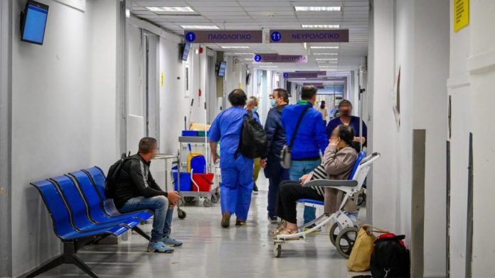 «Παρακαλάμε να μην έχουμε ταυτόχρονα περιστατικά» – Μπαλώματα στο ΕΚΑΒ στην κορύφωση της τουριστικής περιόδου