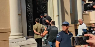 Στα δικαστήρια της Πάτρας για να απολογηθούν ο 19χρονος και ο 27χρονος που συνελήφθησαν για τη φωτιά στα Συχαινά