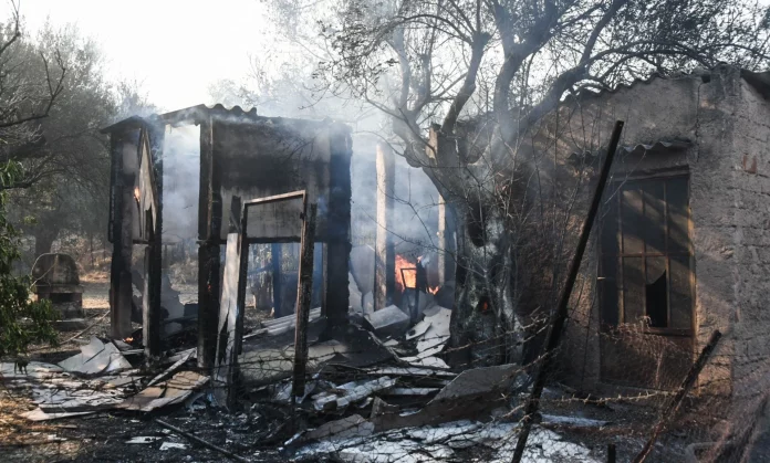 Ένταση μεταξύ πολίτη στην Πάτρα και δημοσιογράφου του ΣΚΑΪ – «Φύγε γιατί έτσι γουστάρω»