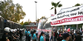 Πειραιάς: Ένταση στη συγκέντρωση του ΠΑΜΕ στο λιμάνι για την άφιξη του κρουαζιερόπλοιου «Crown Iris» (φωτο)