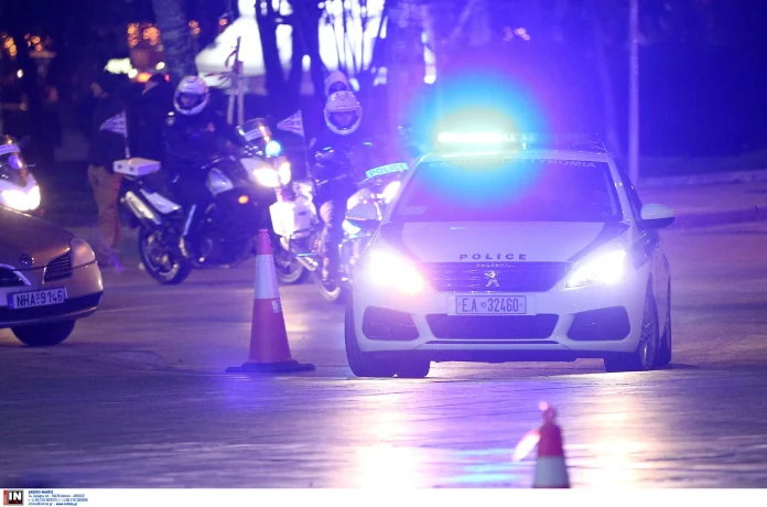 Χαλκιδική: Κλέφτες έπεσαν με αυτοκίνητο στις εισόδους καταστημάτων για να τα ανοίξουν – Είχαν βουτήξει το ΙΧ από τη Θεσσαλονίκη