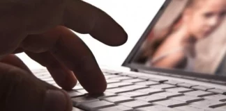 Εφιάλτης δίχως τέλος για τη Ζόρα: Έπεσε θύμα σεξουαλικής κακοποίησης όταν ήταν παιδί, 20 χρόνια μετά οι φωτογραφίες της πωλούνται στο Χ