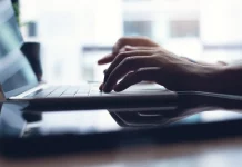 Χαλκίδα: Η παγίδα με το «δώρο Χριστουγέννων» – Πώς άδειασαν τραπεζικό λογαριασμό 23χρονης