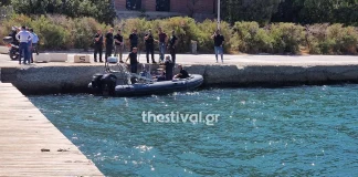 Θεσσαλονίκη: 85χρονος έπεσε στον Θερμαϊκό – Αστυνομικοί βούτηξαν και τον έσωσαν (video)