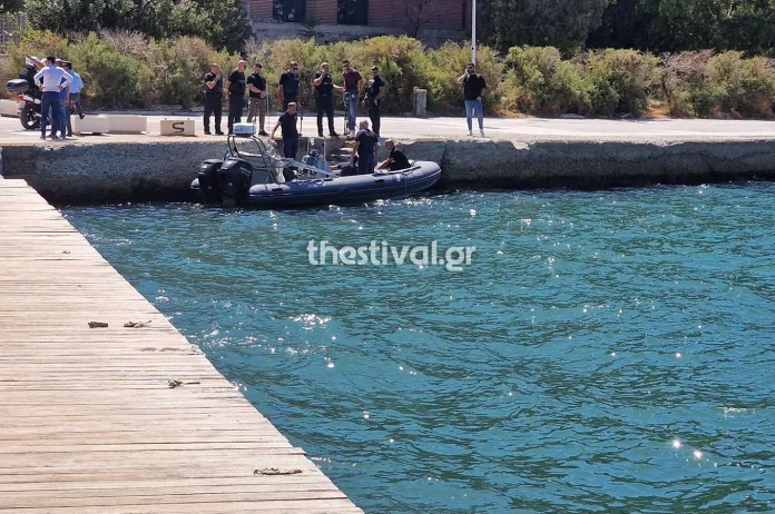 Θεσσαλονίκη: 85χρονος έπεσε στον Θερμαϊκό – Αστυνομικοί βούτηξαν και τον έσωσαν (video)