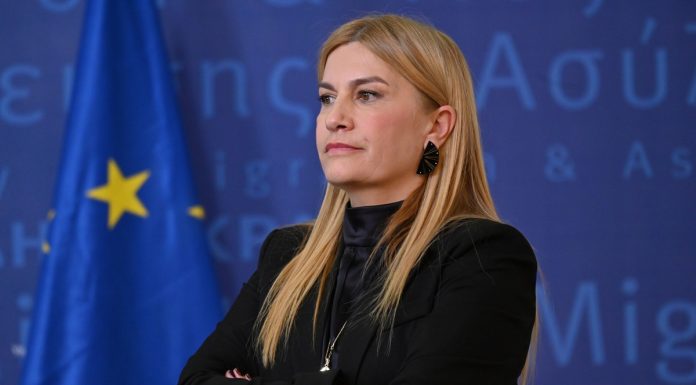 Ο Κολοκυθάς διασύρει την υφυπουργό ασύλου: «Ο Μητσοτάκης τι κατάφερε;» – «Τίποτα» – (VIDEO)