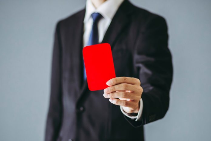 Η Ευρώπη έχει ήδη βγάλει «κόκκινη κάρτα» στον Κυριάκο Μητσοτάκη