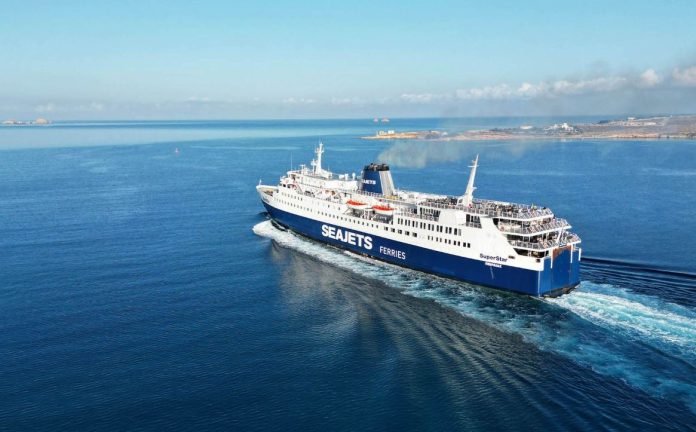 Ταλαιπωρία για εκατοντάδες ταξιδιώτες στην Αλόννησο – Μηχανική βλάβη στο Superstar της SeaJets