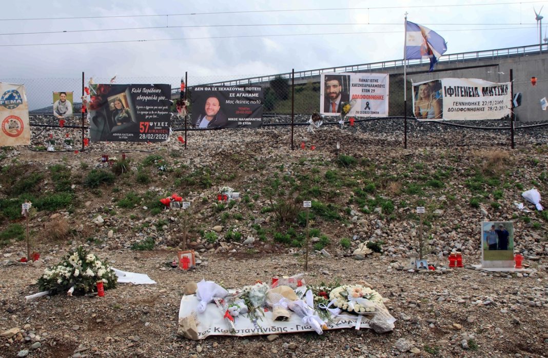 ÔÑÉÓÁÃÉÏ ÓÔÏ ÓÇÌÅÉÏ ÔÇÓ ÔÑÁÃÙÄÉÁÓ ÔÙÍ ÔÅÌÐÙÍ ÁÐÏ ÓÕÃÃÅÍÅÉÓ ÔÙÍ ÈÕÌÁÔÙÍ