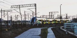 Αυστρία: Επιβάτης γαντζώθηκε σε συρμό τρένου – Βγήκε για τσιγάρο και… ξεχάστηκε