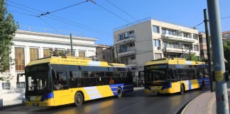 Στα κάγκελα και για τα… τρόλεϊ