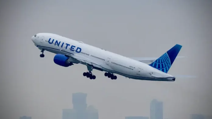 «Mayday, mayday» – Η στιγμή που πιλότος Boeing 787-8 με 219 επιβάτες διαπίστωσε βλάβη στον κινητήρα λίγο μετά την απογείωση από Ουάσινγκτον