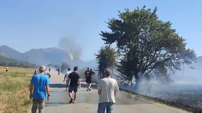 Καλύτερη η εικόνα της φωτιάς στην Αγορά Θεσπρωτίας – Σηκώθηκαν 3 εναέρια, δείτε βίντεο