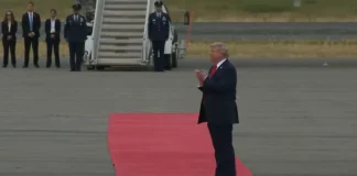 Ο Λευκός Οίκος «έκοψε» στο μοντάζ το χειροκρότημα του Τραμπ για τον Πούτιν