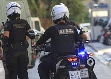 Πήγε για δημόσιο έγγραφο, κατέληξε με χειροπέδες: Πώς οι «Αδιάφθοροι» παγίδευσαν τον πρώην αστυνομικό και TikToker με τα 150 γραμμάρια κοκαΐνης