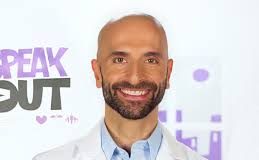 «Αρκετά πια!»: Ο Ελληνικής καταγωγής επικεφαλής εμβολιασμών στις ΗΠΑ παραιτείται και κατακεραυνώνει τον Κένεντι Τζούνιορ