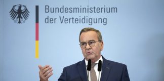 Ο Γερμανός υπ. Άμυνας «αδειάζει» τη φον ντερ Λάιεν για την Ουκρανία: Εντελώς λάθος οι δηλώσεις της