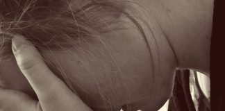 Πάτρα: Τέσσερις ανήλικες εξανάγκασαν 13χρονη να τους φιλήσει τα πόδια αλλιώς θα την μαχαίρωναν