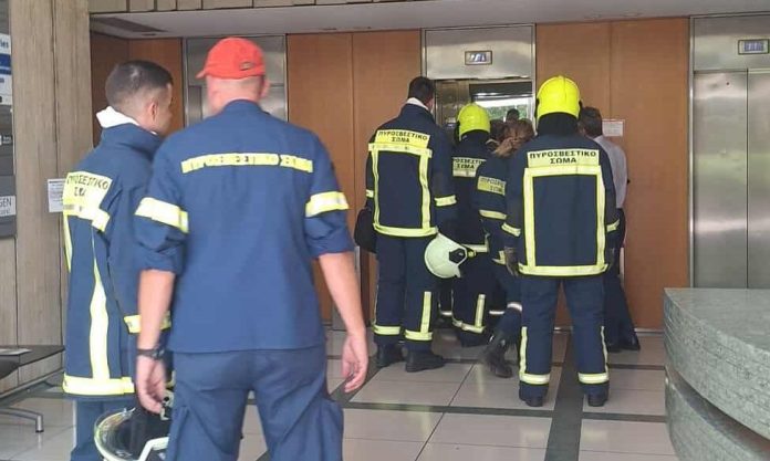 Συναγερμός στον Πύργο Αθηνών – Πυροσβεστική στο σημείο