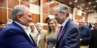 Προσπαθεί να… «εκθέσει» Καραμανλή και Σαμαρά