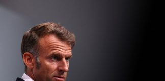 Ο βασιλιάς πέθανε, ζήτω ο βασιλιάς – Αλλά ο Μακρόν ζει και βασιλεύει στη βυθιζόμενη Γαλλία