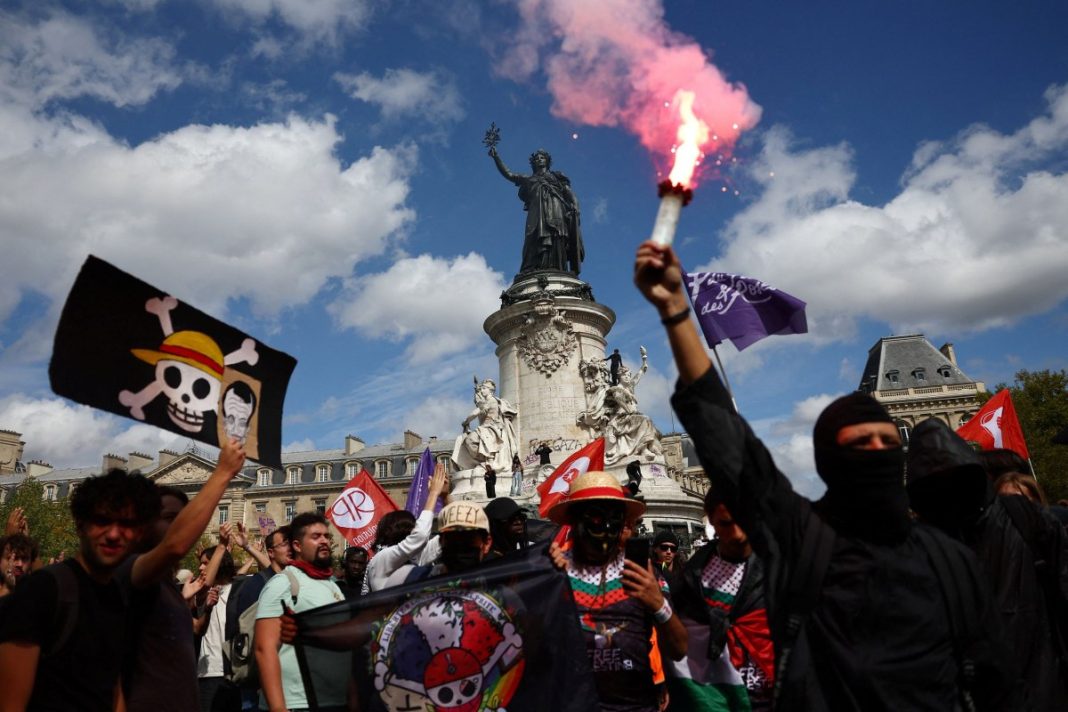 2025-09-10T121505Z_607193060_RC20PGAS7MQY_RTRMADP_5_FRANCE-PROTEST-1200x800