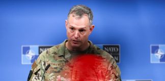 Αντί για το τέλος του πολέμου, περαιτέρω εμπλοκή του ΝΑΤΟ – Τι ζητά ο Τραμπ που «βλέπει» ευκαιρία για μπίζνες