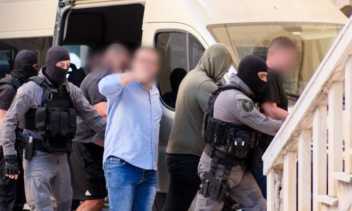 Μαφία Κρήτης: Στη φυλακή επίορκος αστυνομικός – Είχε κινητό στο κελί με ονομασία «Σανταμ Χουσεΐν»