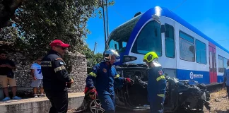 Τρένο χτύπησε φορτηγό σε αφύλακτη διάβαση