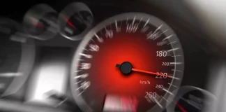 To «σανίδωσε» με 205 χλμ./ώρα στην Αθηνών-Κορίνθου και το ανέβασε στα social