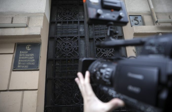 Σφοδρή αντίδραση ΕΣΗΕΜΘ κατά της κυβέρνησης – «Συστηματική προσβολή προς τους δημοσιογράφους Μακεδονίας-Θράκης»