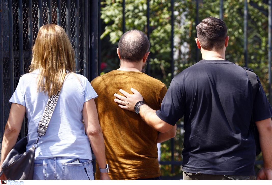 ÌÅÔÁÃÙÃÇ ÓÔÏÍ ÅÉÓÁÃÃÅËÅÁ ÔÏÕ 42×ÑÏÍÏÕ ÊÁÔÇÃÏÑÏÕÌÅÍÏÕ ÃÉÁ ÌÁÓÔÑÏÐÅÉÁ