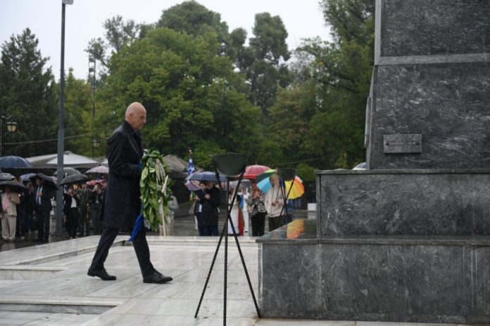 O Δένδιας μιλάει για διαφθορά στην Ελλάδα