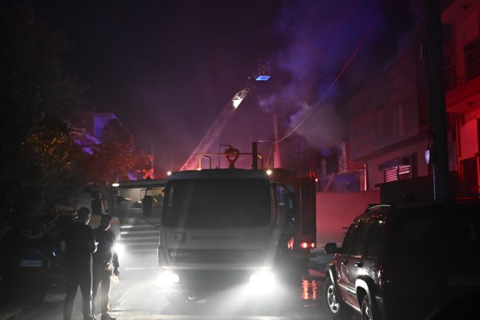 Βόλος: Στις φλόγες εγκαταλελειμμένος ξενώνας στην Άλλη Μεριά