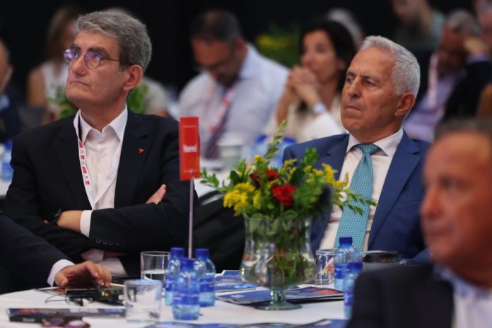 Η παρουσία – έκπληξη στην ομιλία Τσίπρα