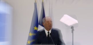 Πολιτική καταιγίδα στη Γαλλία: Ο Μπαϊρού μετρά αντίστροφα