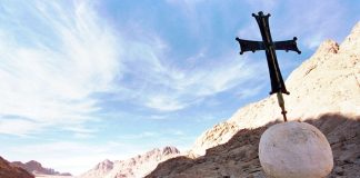 Μονή Σινά- Η πρώτη αντίδραση της γυναίκας που οι «πραξικοπηματίες» χαρακτηρίζουν πέτρα του σκανδάλου