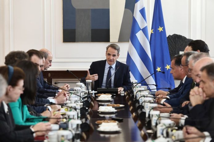 Αγώνας δρόμου για το Μαξίμου απέναντι σε ανεκπλήρωτες προσδοκίες και εσωκομματική γκρίνια