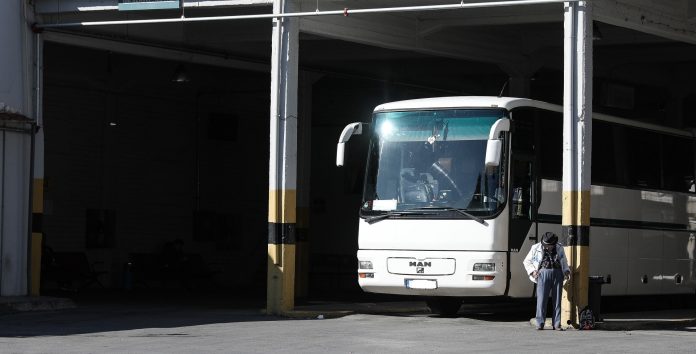 ΚΤΕΛ Θεσσαλονίκης: Αδιανόητη καταγγελία από τον Νάσο Ηλιόπουλο για δρομολόγια «μόνο για αλλοδαπούς»