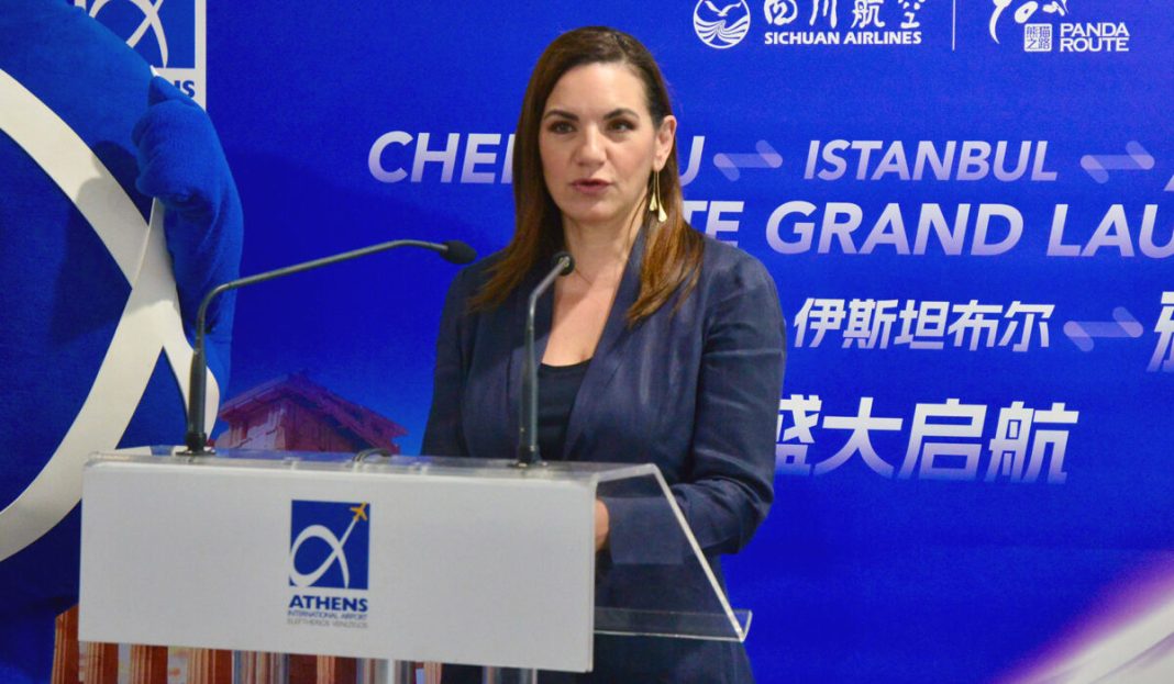 ΕΚΔΗΛΩΣΗ ΓΙΑ ΤΗΝ ΕΝΑΡΞΗ ΠΤΗΣΕΩΝ ΤΗΣ SICHUAN AIRLINES ΠΡΟΣ ΑΘΗΝΑ (ΓΡΑΦΕΙΟ ΤΥΠΟΥ ΥΠΟΥΡΓΕΙΟΥ ΤΟΥΡΙΣΜΟΥ/EUROKINISSI)