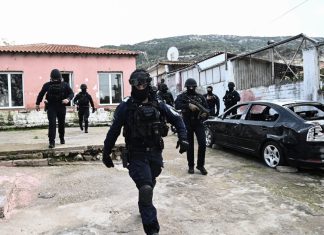 Το σχέδιο της ΕΛ.ΑΣ. για «απόβαση» στους καταυλισμούς – 100 «ράμπο» μπαίνουν σε 5 «κόκκινες» ζώνες