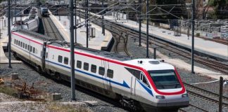 Εκεί που σαπίζει το “Λευκό Βέλος” δεν πάει ο Μητσοτάκης