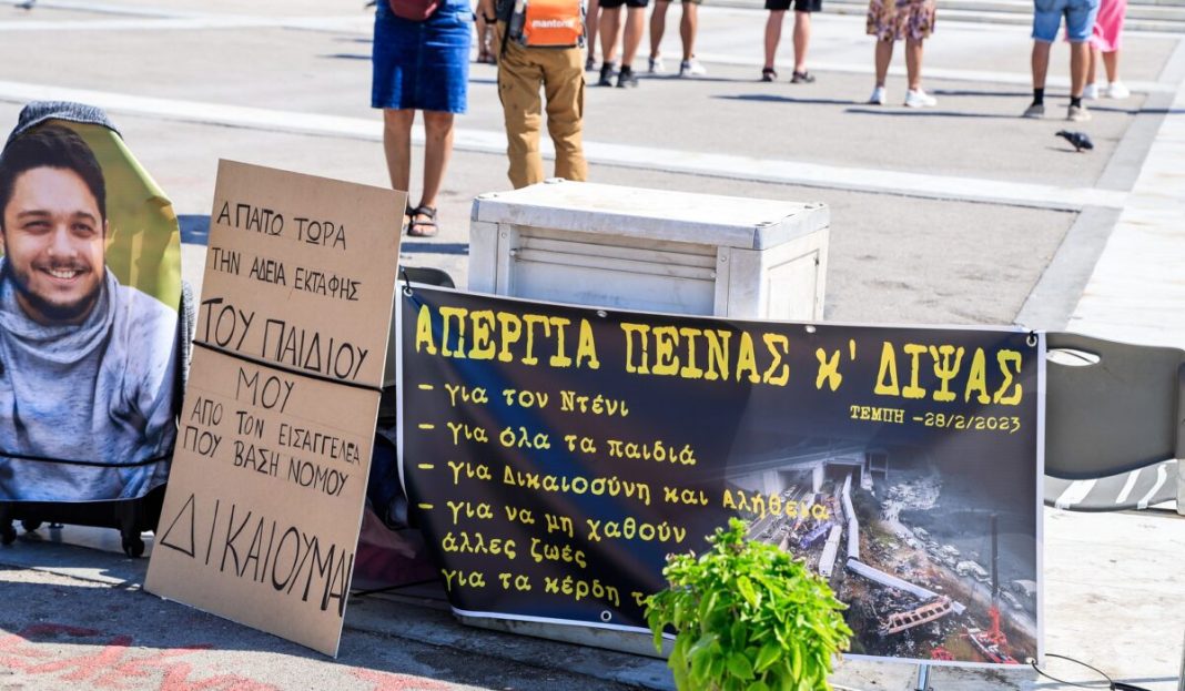 ΑΠΕΡΓΙΑ ΠΕΙΝΑΣ ΚΑΙ ΔΙΨΑΣ ΑΠΟ ΤΟΝ ΠΑΤΕΡΑ ΤΟΥ ΘΥΜΑΤΟΣ ΤΩΝ ΤΕΜΠΩΝ ΝΤΕΝΙ ΡΟΥΤΣΙ ΣΤΟ ΣΥΝΤΑΓΜΑ (ΓΙΩΡΓΟΣ ΚΟΝΤΑΡΙΝΗΣ/EUROKINISSI)