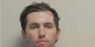 Δολοφονία Τσάρλι Κερκ: Οι πρώτες φωτογραφίες του Τάιλερ Ρόμπινσον μετά την σύλληψή του – “Τον πιάσαμε”