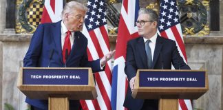 Πίσω από τα χαμόγελα και τον αμοιβαίο θαυμασμό: Τα… έσπασαν Τραμπ και Στάρμερ για τον Πούτιν