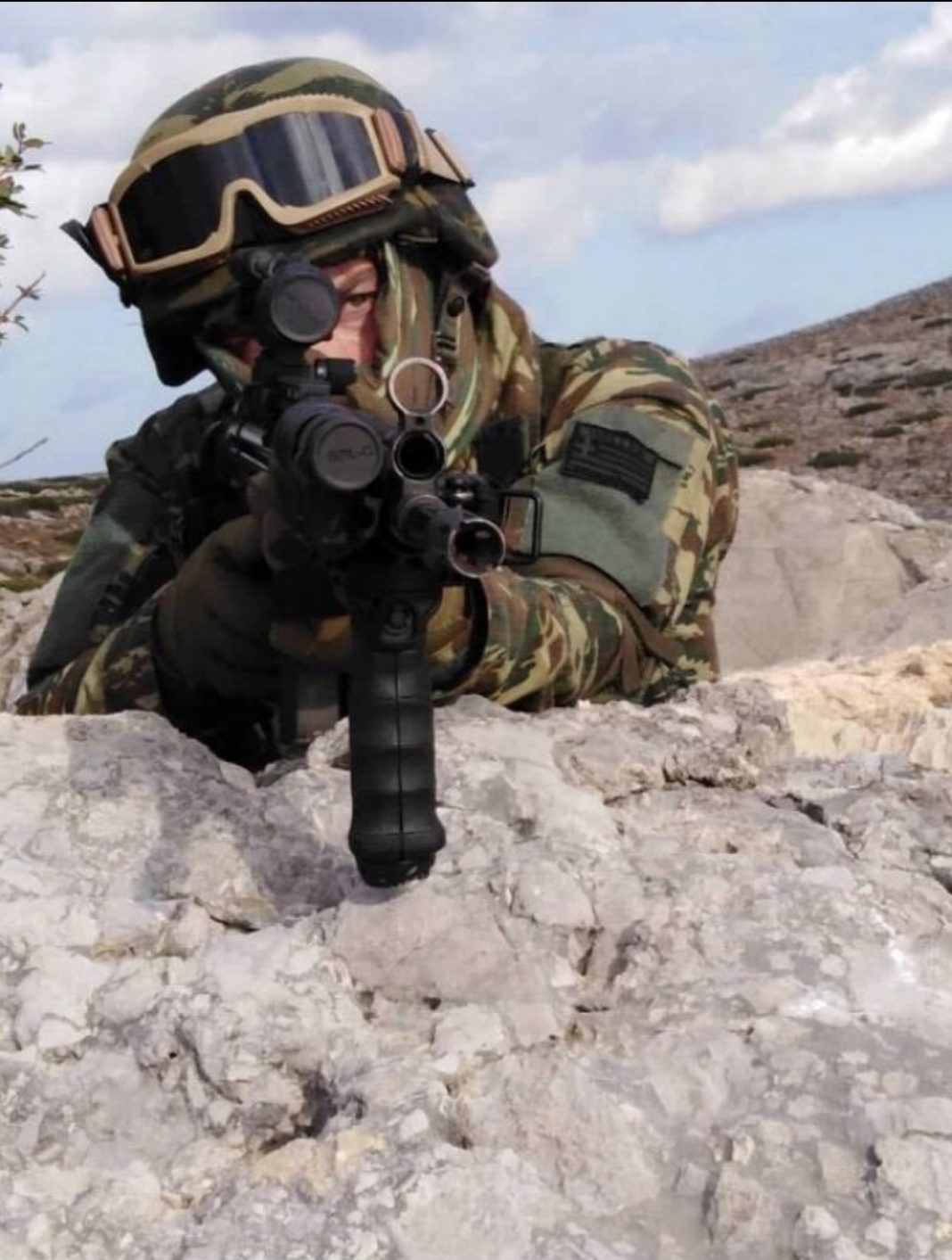 Uniformnews.gr_20250926_193904_G7ry